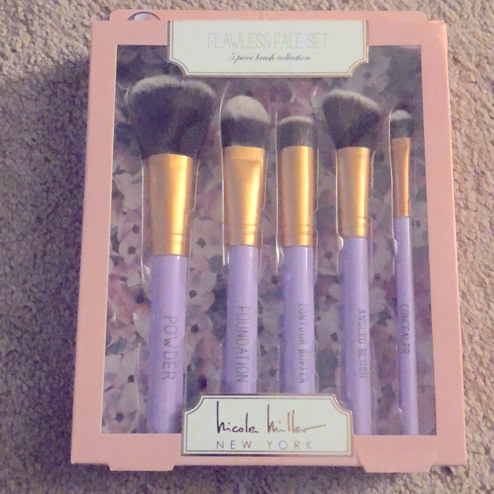 NWB- Nicole Miller New York Flawless Face Set